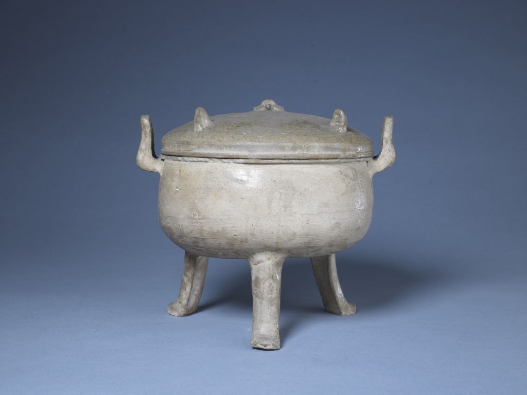 图片[1]-Original porcelain celadon glaze water ripple covered tripod-China Archive